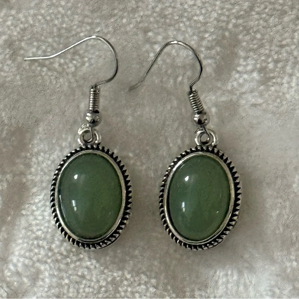 Textured Silver Disc Earrings + Green Oval Cabochon Dangle Earrings - NWT - Picture 8 of 9